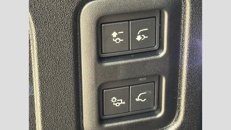 2025 SKLADOVÉ VOZIDLÁ Land Rover Defender 110 Petra Copper DEFENDER 110 OCTA