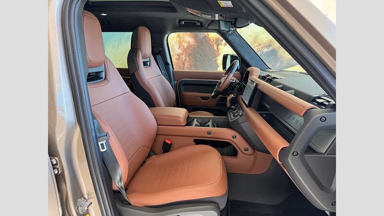 2025 SKLADOVÉ VOZIDLÁ Land Rover Defender 110 Petra Copper DEFENDER 110 OCTA