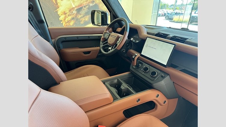 2025 SKLADOVÉ VOZIDLÁ Land Rover Defender 110 Petra Copper DEFENDER 110 OCTA
