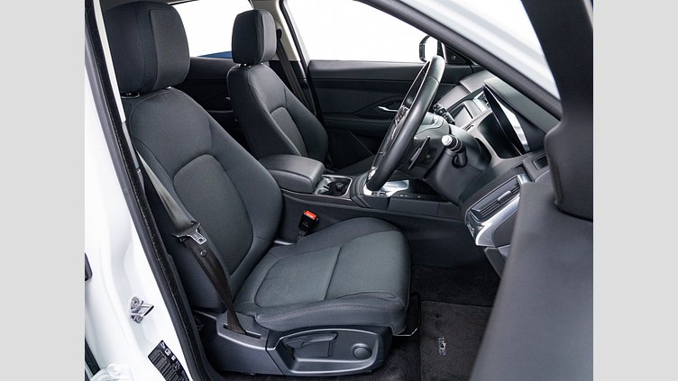 2018 認定中古車 Jaguar E-Pace フジホワイト P200 オートマチック全輪駆動 S
