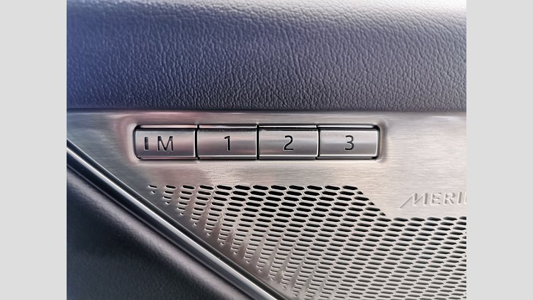 2023 認定中古車 Jaguar F-Pace オストゥーニパールホワイト D204 AWD（オートマチック）MHEV R-DYNAMIC SE