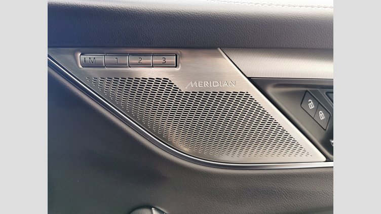 2023 認定中古車 Jaguar F-Pace オストゥーニパールホワイト D204 AWD（オートマチック）MHEV R-DYNAMIC SE