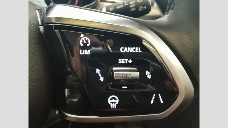 2023 認定中古車 Jaguar F-Pace オストゥーニパールホワイト D204 AWD（オートマチック）MHEV R-DYNAMIC SE