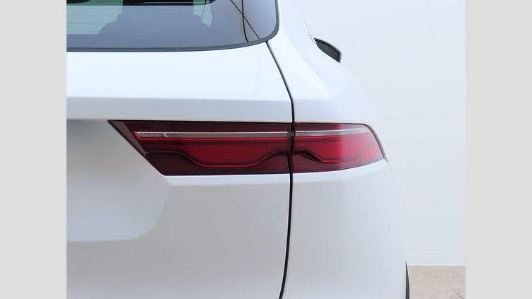2025 認定中古車 Jaguar F-Pace オストゥーニパールホワイト D200 AWD（オートマチック）MHEV R-DYNAMIC SE