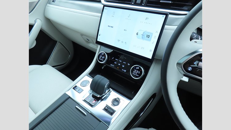 2025 認定中古車 Jaguar F-Pace オストゥーニパールホワイト D200 AWD（オートマチック）MHEV R-DYNAMIC SE