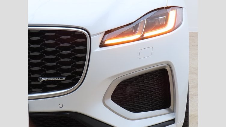2025 認定中古車 Jaguar F-Pace オストゥーニパールホワイト D200 AWD（オートマチック）MHEV R-DYNAMIC SE