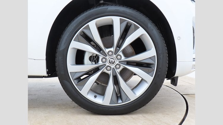2025 認定中古車 Jaguar F-Pace オストゥーニパールホワイト D200 AWD（オートマチック）MHEV R-DYNAMIC SE