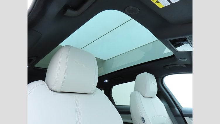 2025 認定中古車 Jaguar F-Pace オストゥーニパールホワイト D200 AWD（オートマチック）MHEV R-DYNAMIC SE