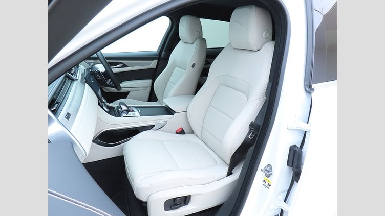 2025 認定中古車 Jaguar F-Pace オストゥーニパールホワイト D200 AWD（オートマチック）MHEV R-DYNAMIC SE