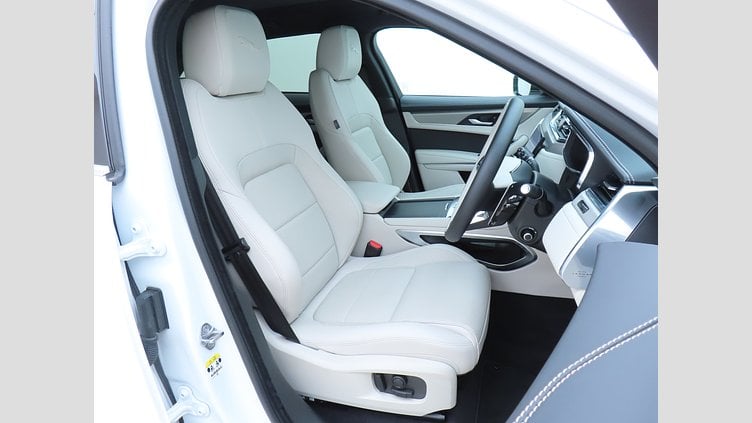 2025 認定中古車 Jaguar F-Pace オストゥーニパールホワイト D200 AWD（オートマチック）MHEV R-DYNAMIC SE