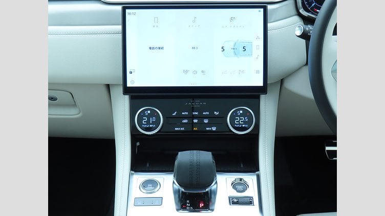 2025 認定中古車 Jaguar F-Pace オストゥーニパールホワイト D200 AWD（オートマチック）MHEV R-DYNAMIC SE