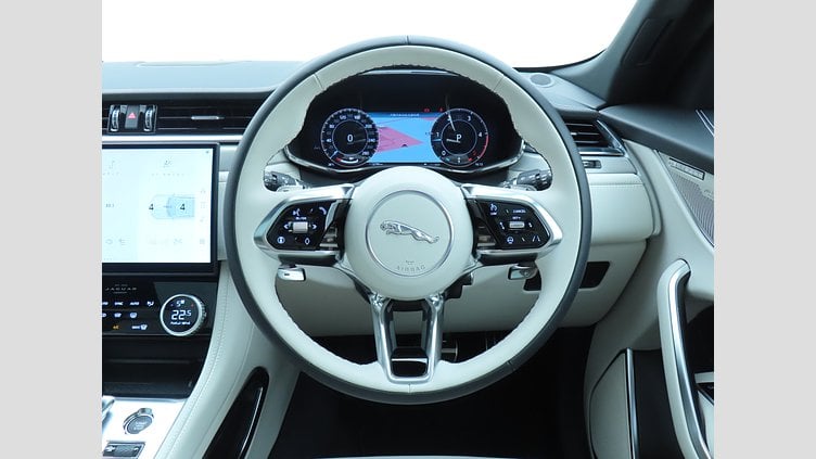 2025 認定中古車 Jaguar F-Pace オストゥーニパールホワイト D200 AWD（オートマチック）MHEV R-DYNAMIC SE