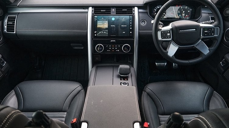 2025 Approved Land Rover Discovery Varesine Blue D250 Dynamic SE