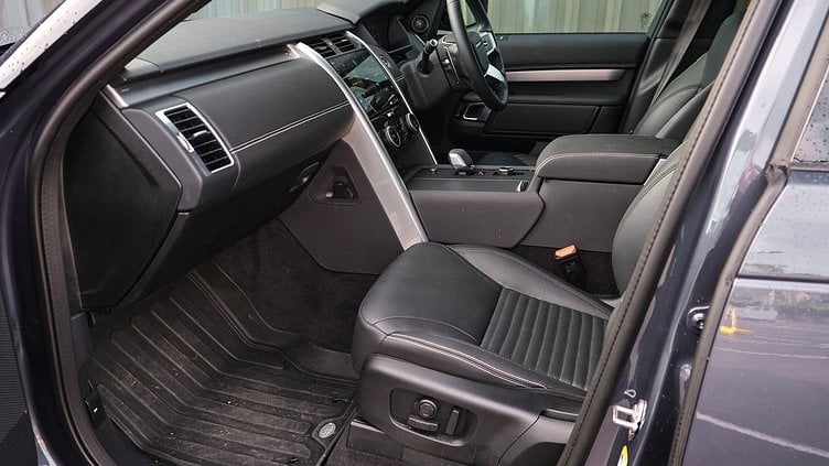 2025 Approved Land Rover Discovery Varesine Blue D250 Dynamic SE