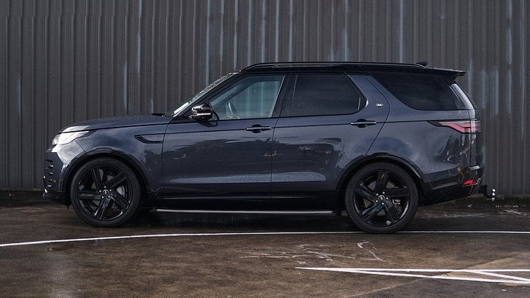 2025 Approved Land Rover Discovery Varesine Blue D250 Dynamic SE