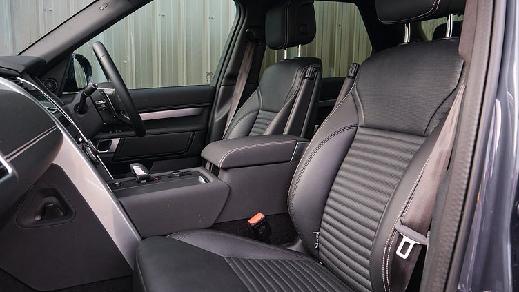 2025 Approved Land Rover Discovery Varesine Blue D250 Dynamic SE