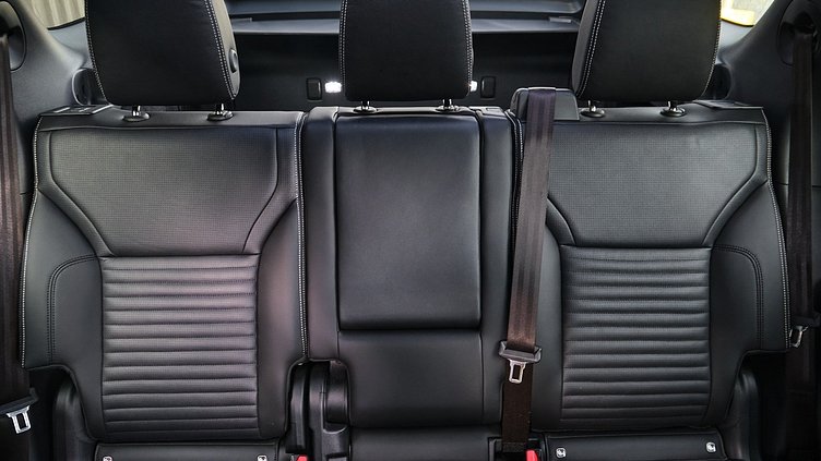 2025 Approved Land Rover Discovery Varesine Blue D250 Dynamic SE