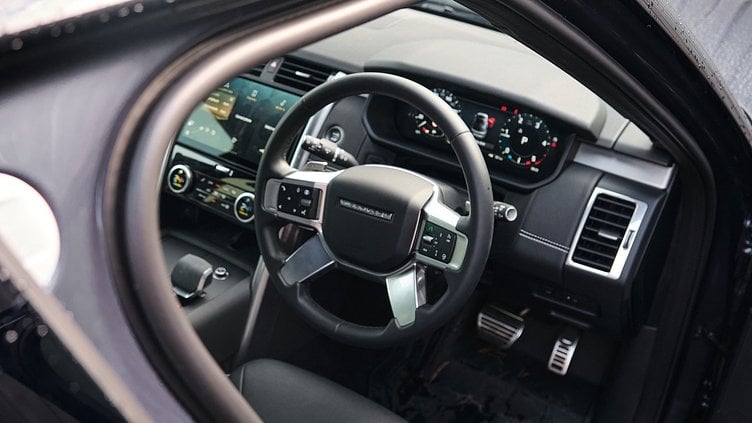 2025 Approved Land Rover Discovery Varesine Blue D250 Dynamic SE