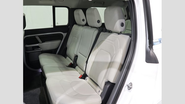 2022 認定中古車 Land Rover Defender 130 フジホワイト D300 AWD AUTOMATIC MHEV FIRST EDITION