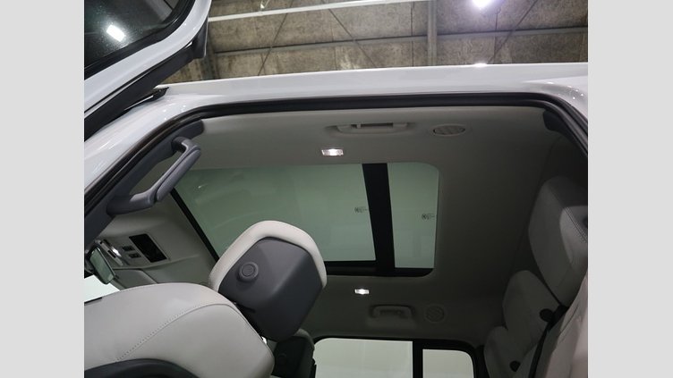 2022 認定中古車 Land Rover Defender 130 フジホワイト D300 AWD AUTOMATIC MHEV FIRST EDITION