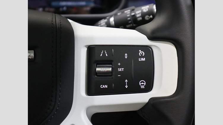 2022 認定中古車 Land Rover Defender 130 フジホワイト D300 AWD AUTOMATIC MHEV FIRST EDITION