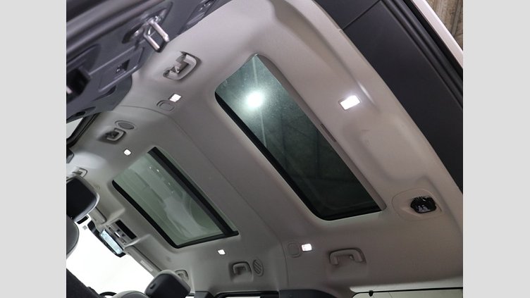 2022 認定中古車 Land Rover Defender 130 フジホワイト D300 AWD AUTOMATIC MHEV FIRST EDITION