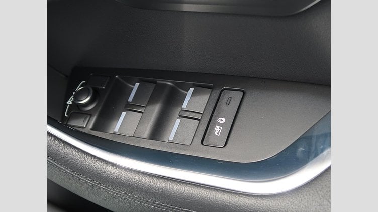 2019 認定中古車 Jaguar XE ユーロンホワイト P250 RWD AUTOMATIC 4 door Saloon S