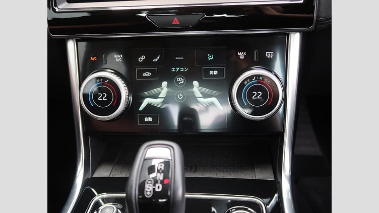 2019 認定中古車 Jaguar XE ユーロンホワイト P250 RWD AUTOMATIC 4 door Saloon S