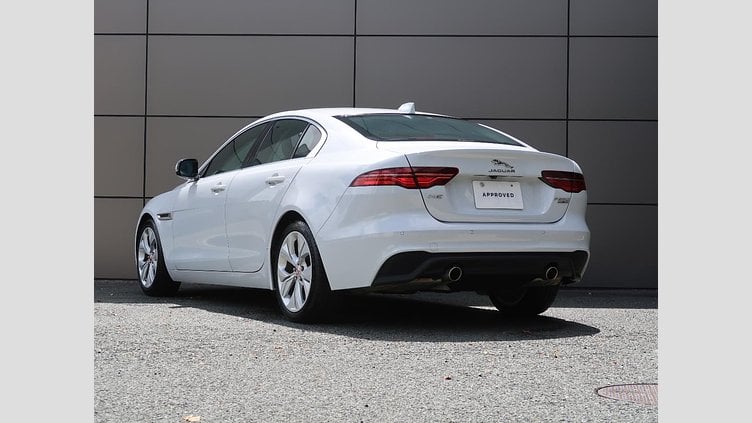 2019 認定中古車 Jaguar XE ユーロンホワイト P250 RWD AUTOMATIC 4 door Saloon S