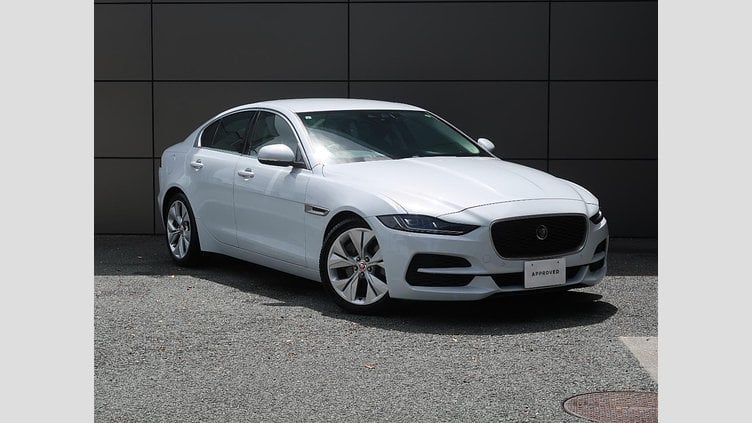 2019 認定中古車 Jaguar XE ユーロンホワイト P250 RWD AUTOMATIC 4 door Saloon S
