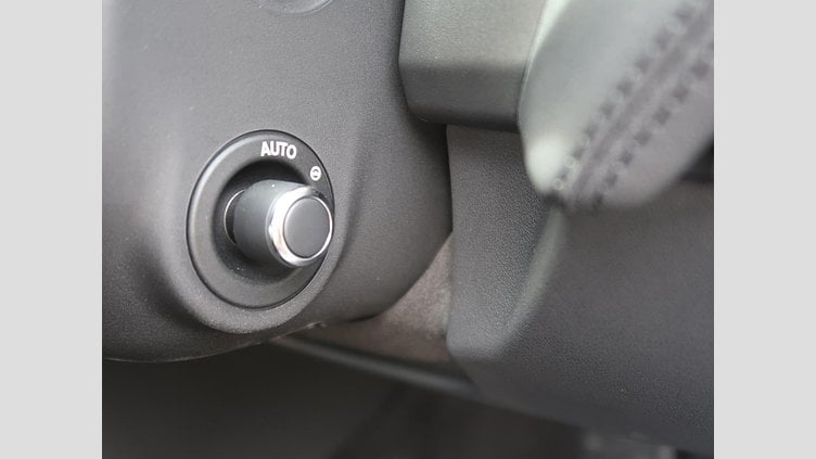 2019 認定中古車 Jaguar XE ユーロンホワイト P250 RWD AUTOMATIC 4 door Saloon S