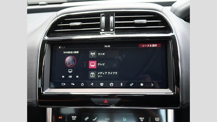 2019 認定中古車 Jaguar XE ユーロンホワイト P250 RWD AUTOMATIC 4 door Saloon S