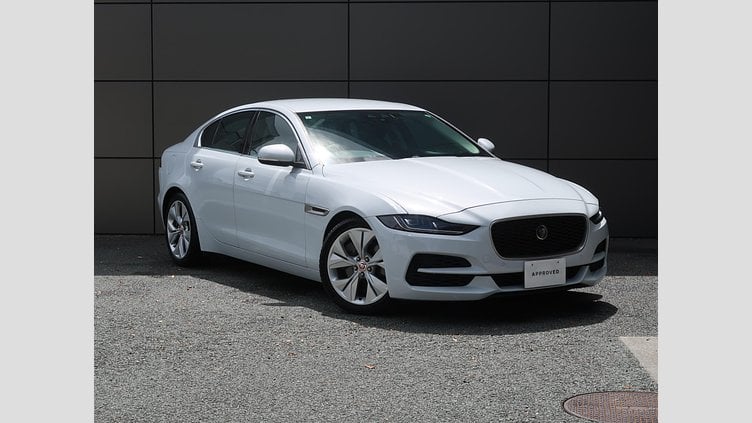2019 認定中古車 Jaguar XE ユーロンホワイト P250 RWD AUTOMATIC 4 door Saloon S