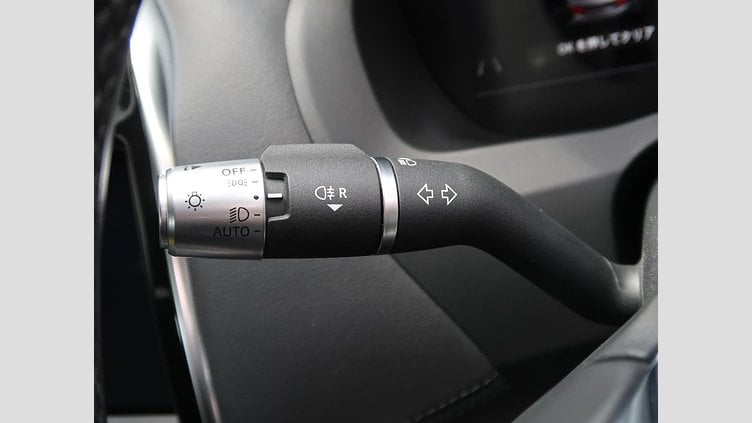 2019 認定中古車 Jaguar XE ユーロンホワイト P250 RWD AUTOMATIC 4 door Saloon S
