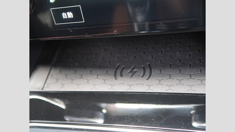 2019 認定中古車 Jaguar XE ユーロンホワイト P250 RWD AUTOMATIC 4 door Saloon S
