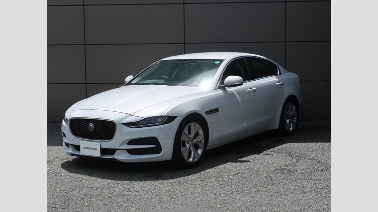 2019 認定中古車 Jaguar XE ユーロンホワイト P250 RWD AUTOMATIC 4 door Saloon S