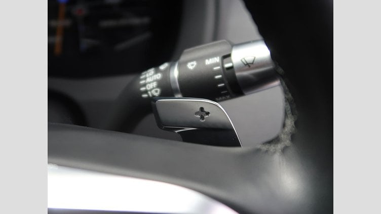 2019 認定中古車 Jaguar XE ユーロンホワイト P250 RWD AUTOMATIC 4 door Saloon S