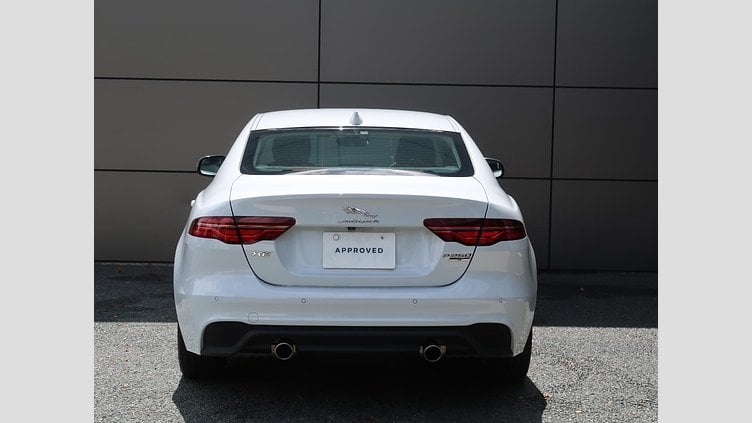 2019 認定中古車 Jaguar XE ユーロンホワイト P250 RWD AUTOMATIC 4 door Saloon S