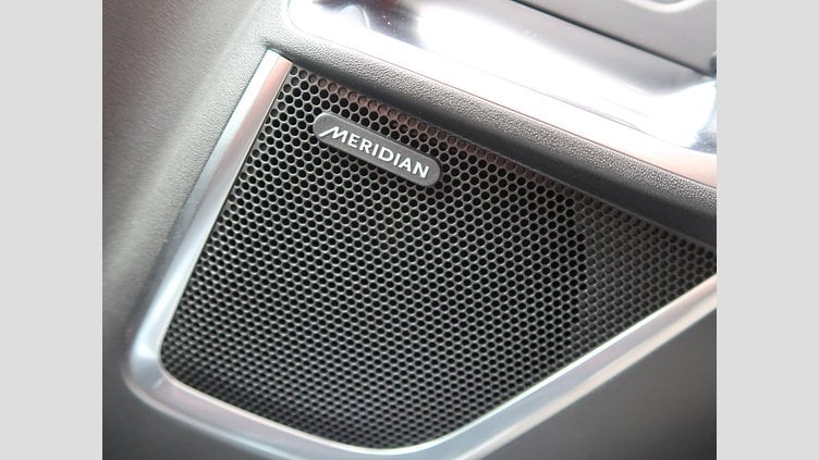 2024 認定中古車 Jaguar E-Pace サントリーニブラック D200マイルドハイブリッド（ディーゼル） R-DYNAMIC SE
