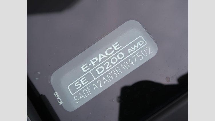 2024 認定中古車 Jaguar E-Pace サントリーニブラック D200マイルドハイブリッド（ディーゼル） R-DYNAMIC SE