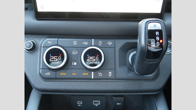 2022 認定中古車 Land Rover Defender 110 サントリーニブラック D300 AWD（AT） X-DYNAMIC HSE