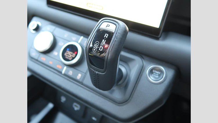 2022 認定中古車 Land Rover Defender 110 サントリーニブラック D300 AWD（AT） X-DYNAMIC HSE