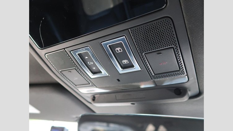 2022 認定中古車 Land Rover Defender 110 サントリーニブラック D300 AWD（AT） X-DYNAMIC HSE