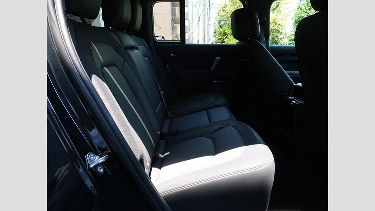 2022 認定中古車 Land Rover Defender 110 サントリーニブラック D300 AWD（AT） X-DYNAMIC HSE
