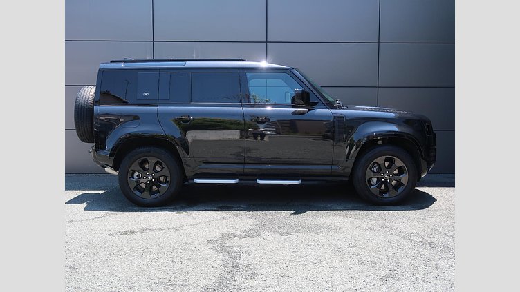 2022 認定中古車 Land Rover Defender 110 サントリーニブラック D300 AWD（AT） X-DYNAMIC HSE