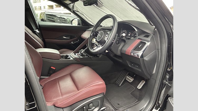 2024 認定中古車 Jaguar E-Pace サントリーニブラック D200（ディーゼル） R-DYNAMIC SE