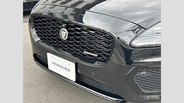 2024 認定中古車 Jaguar E-Pace サントリーニブラック D200（ディーゼル） R-DYNAMIC SE
