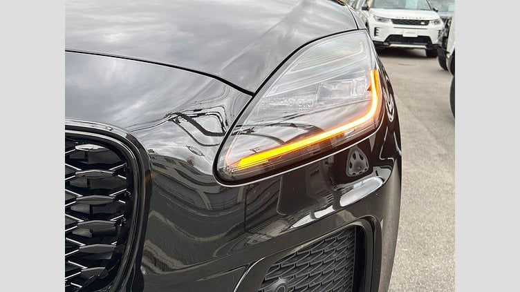 2024 認定中古車 Jaguar E-Pace サントリーニブラック D200（ディーゼル） R-DYNAMIC SE