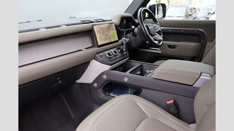 2022 認定中古車 Land Rover Defender 90 シリコンシルバー P300 AWD（AT） XS EDITION