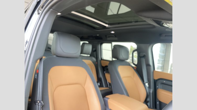 2023 認定中古車 Land Rover Defender 110 サントリーニブラック D300 AWD（AT） X-DYNAMIC HSE